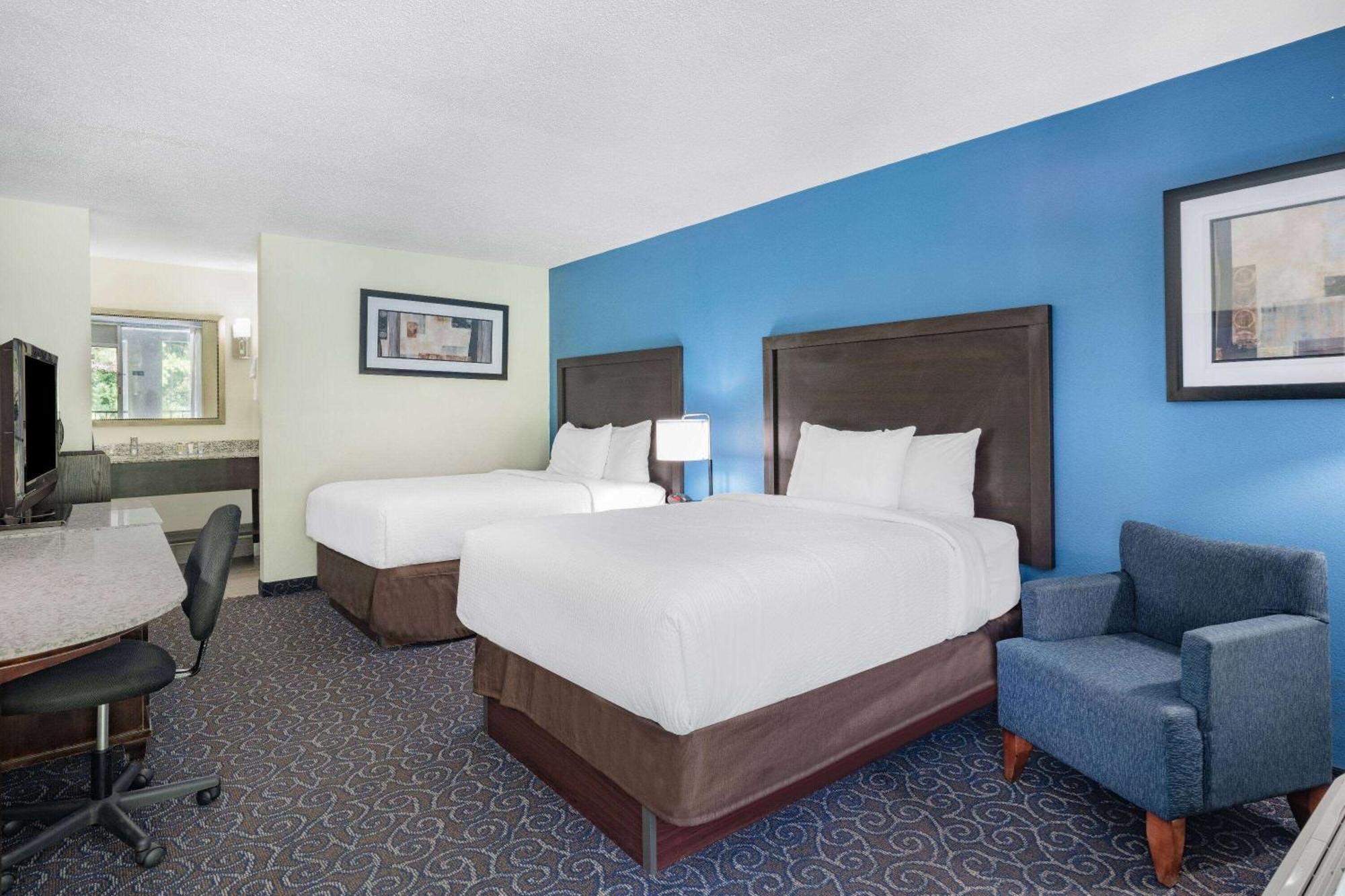 Days And By Wyndham Hotel