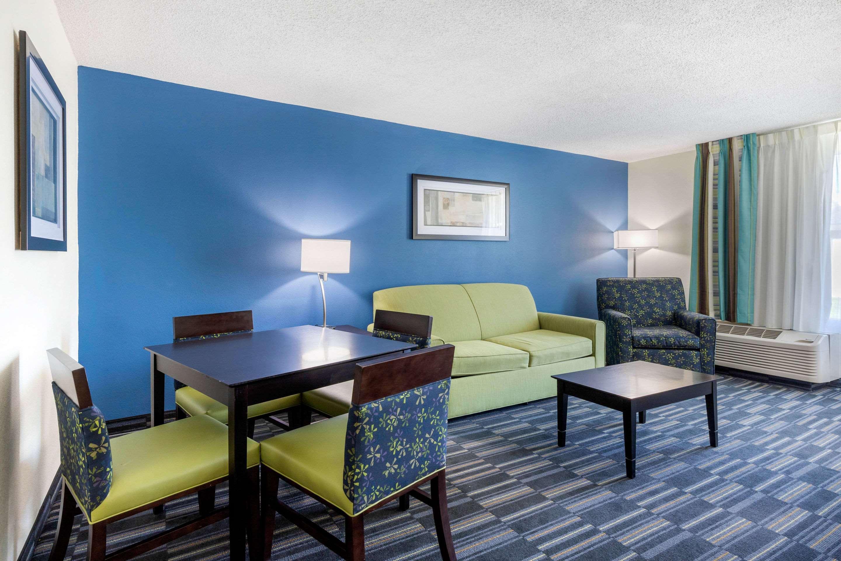 Days And By Wyndham Hotel 2*