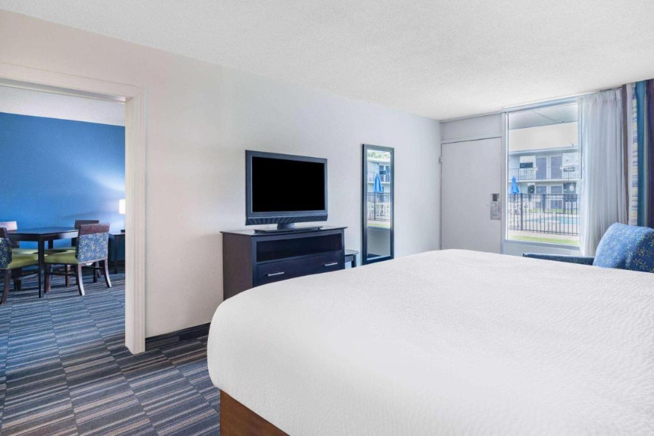 Days And By Wyndham Hotel 2*
